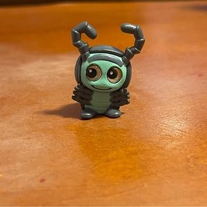 Doorables series 9 bugs life roll